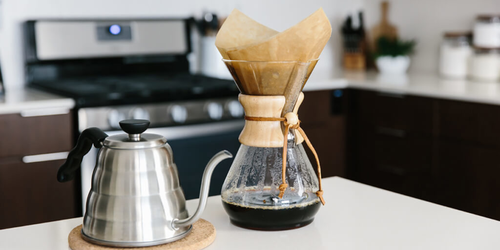 Une Chemex et une bouilloire