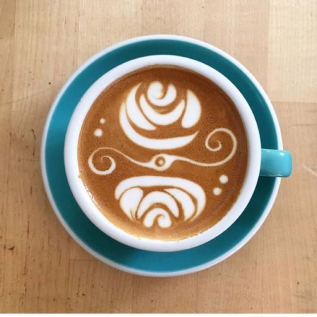 Un dessin en Latte Art par Heidi Philip-Smith. Photo : Routes Coffee